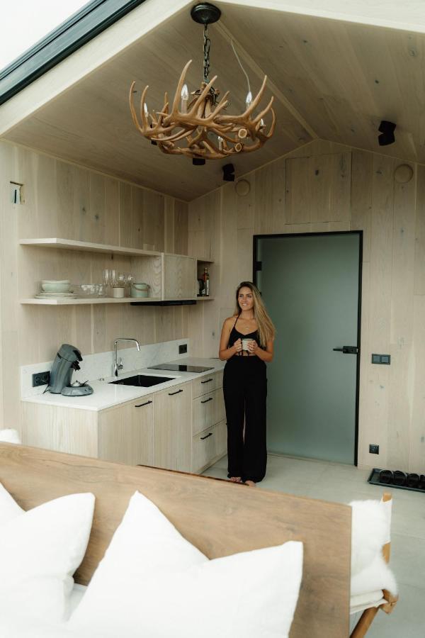 Wonderinn Arctic Utstrand ภายนอก รูปภาพ