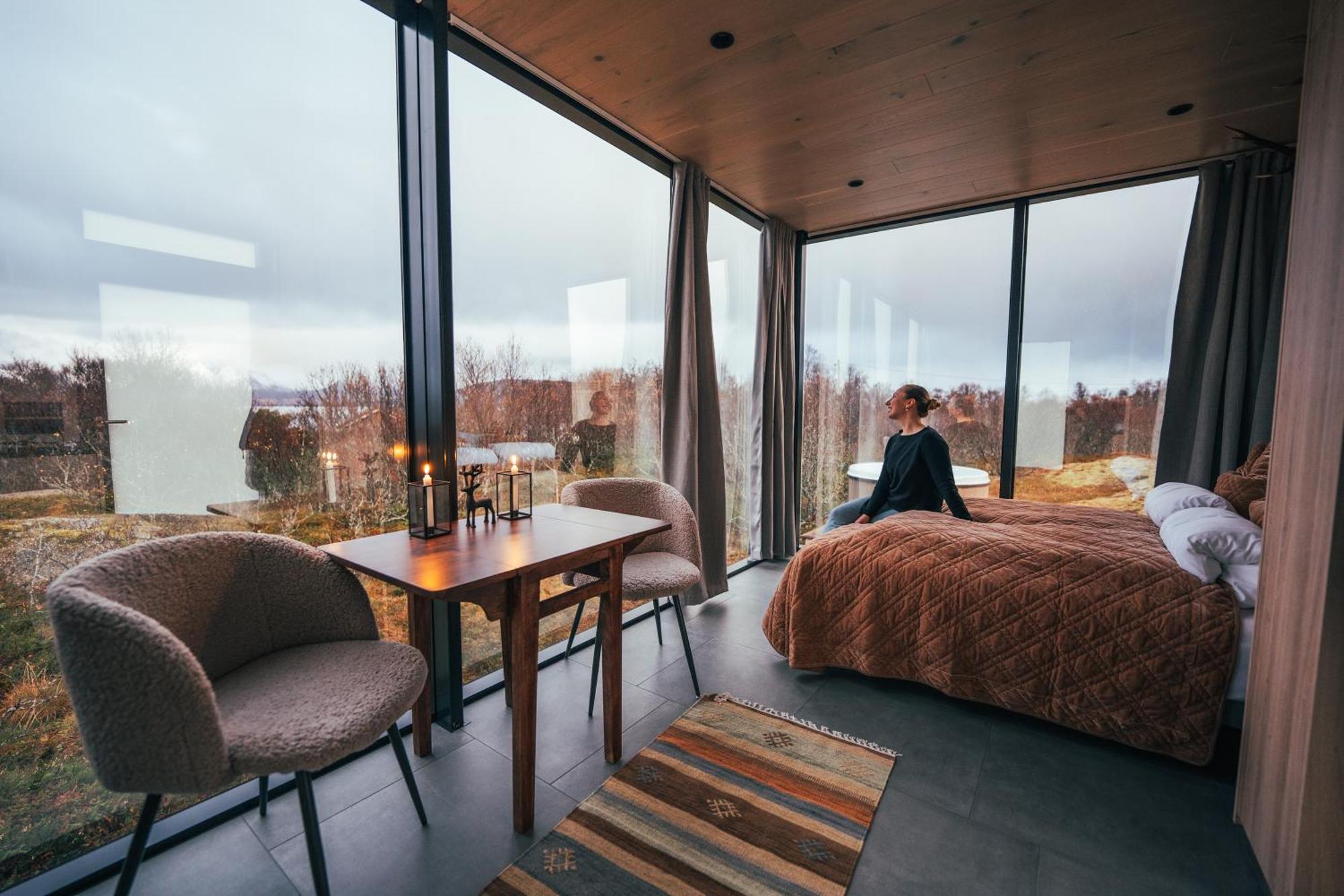 Wonderinn Arctic Utstrand ภายนอก รูปภาพ