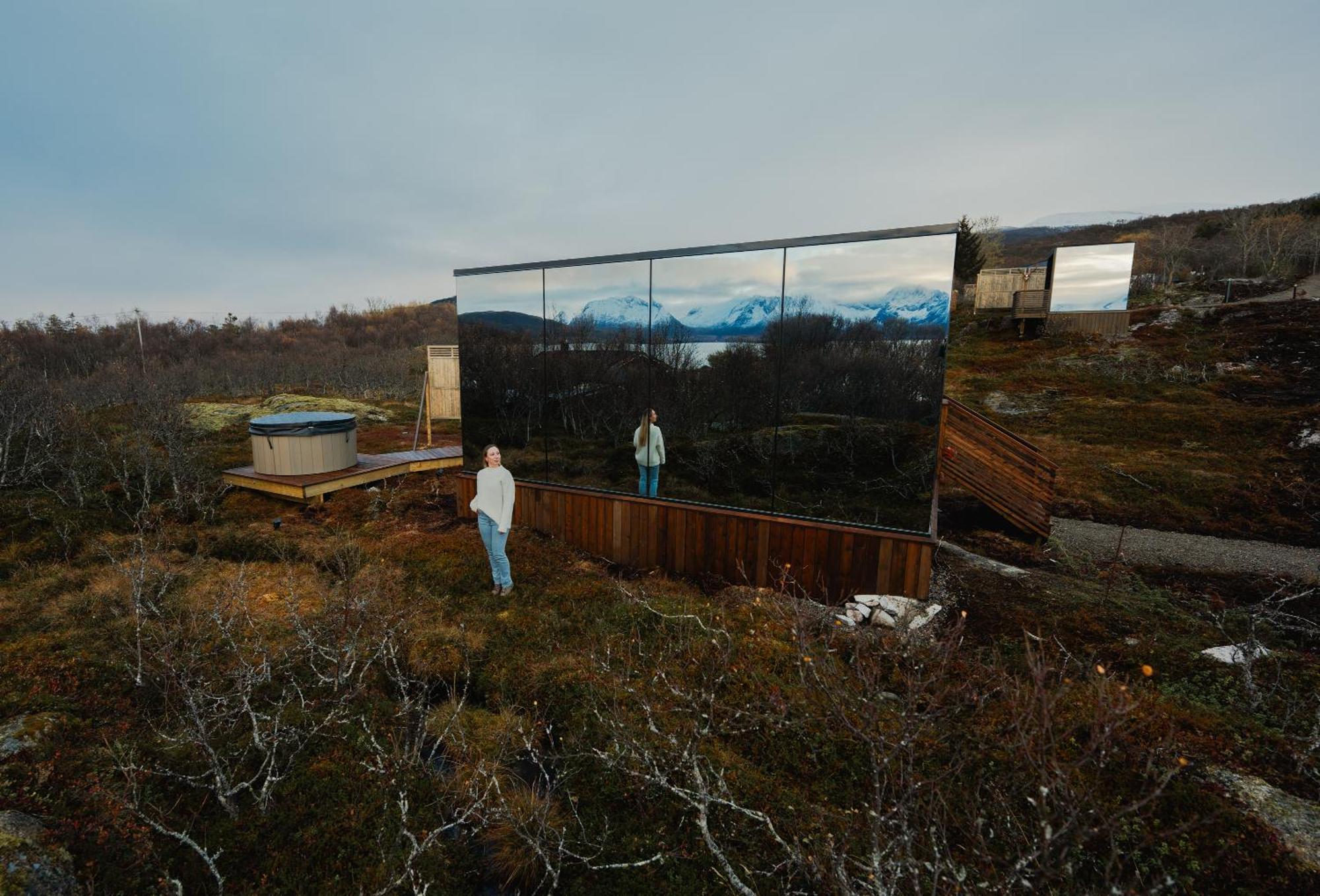 Wonderinn Arctic Utstrand ภายนอก รูปภาพ