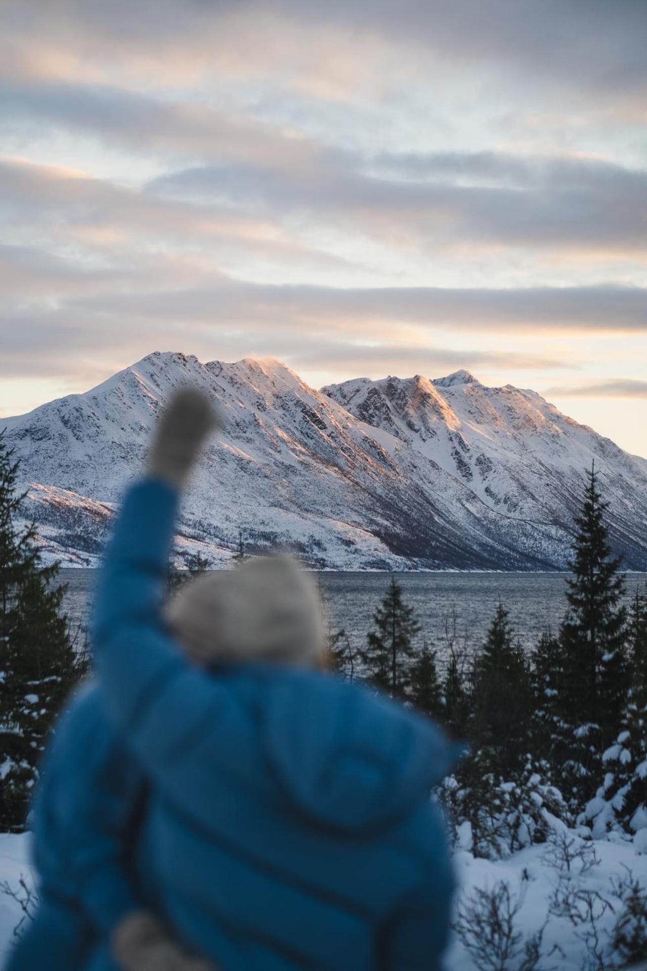 Wonderinn Arctic Utstrand ภายนอก รูปภาพ