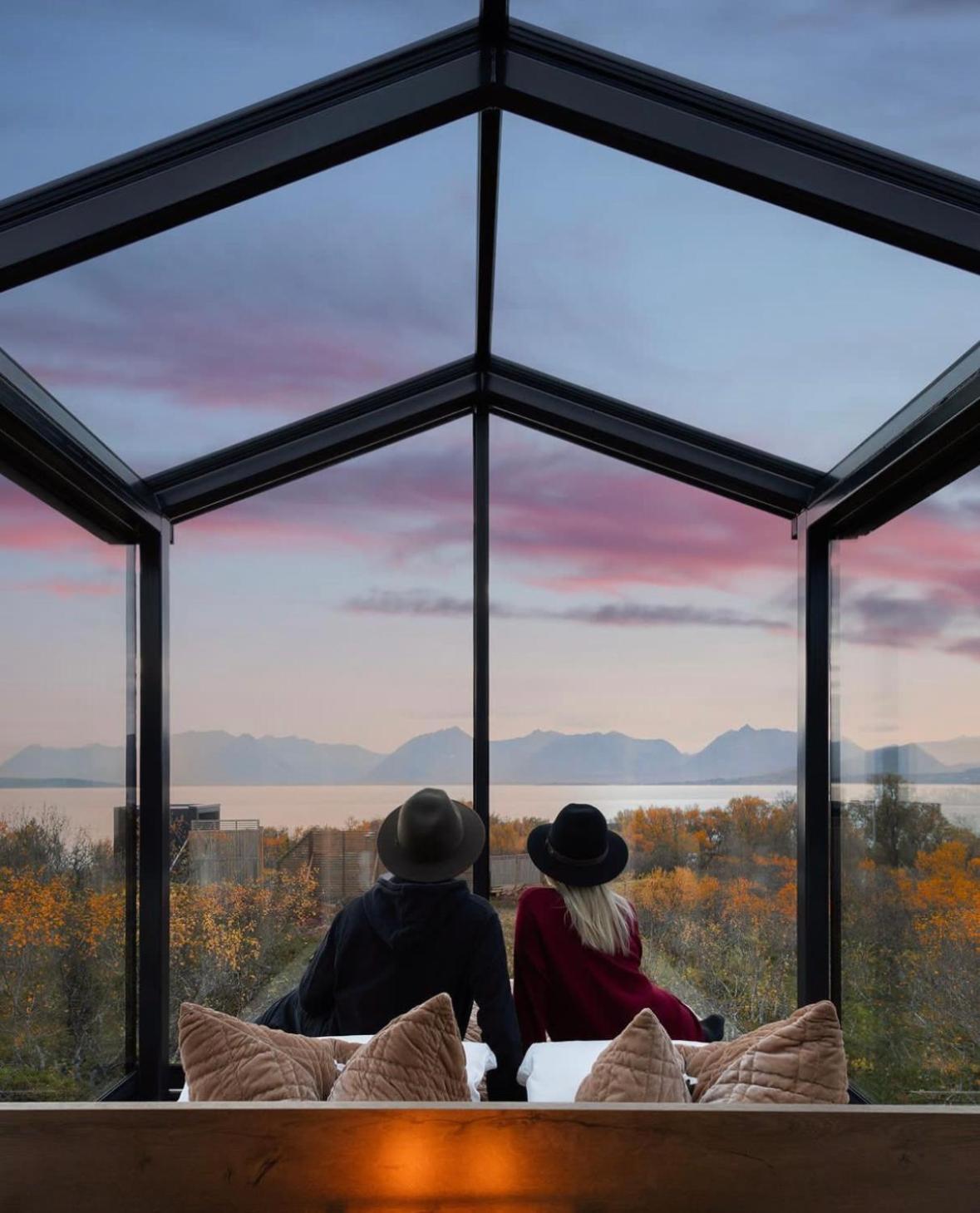 Wonderinn Arctic Utstrand ภายนอก รูปภาพ
